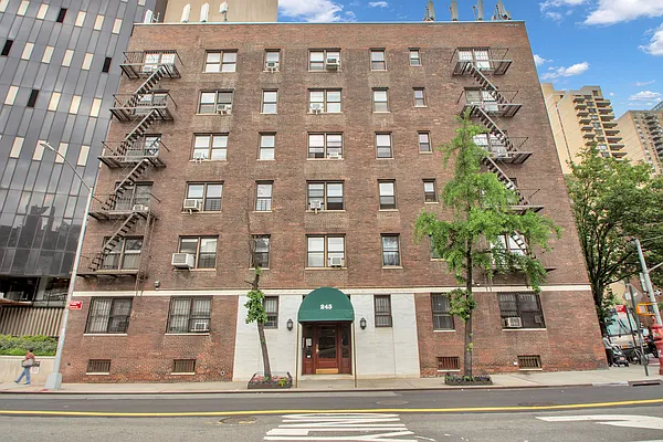 Rented by AVENUE 8 INC | media 6