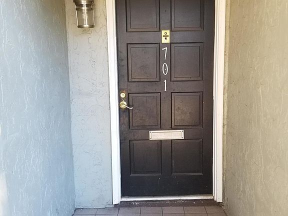 4th image of 701 Oaks Manor Ct #O5-2