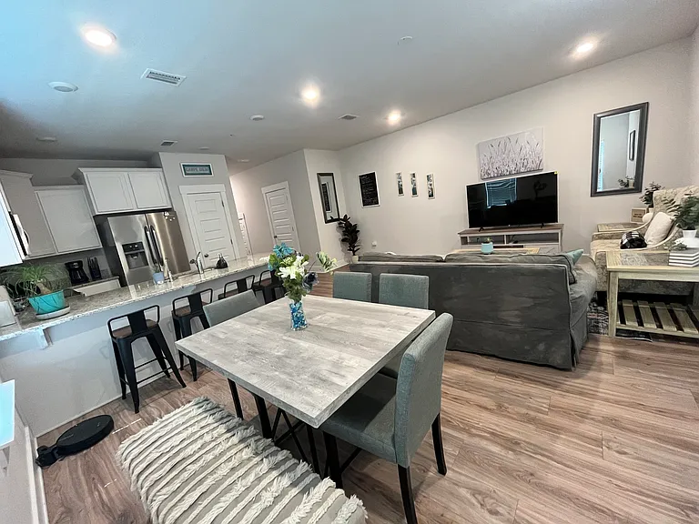 1642 Iroquois Ct — Photo 3