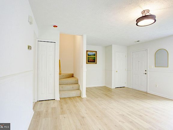 3rd image of 10615 Guilderland Ct