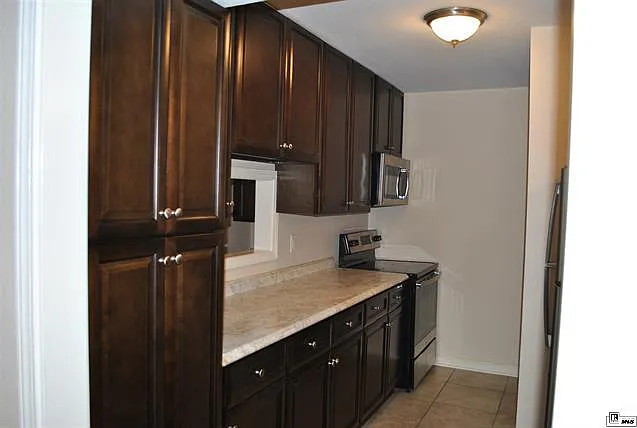 300 Woodale Dr #A — Photo 11