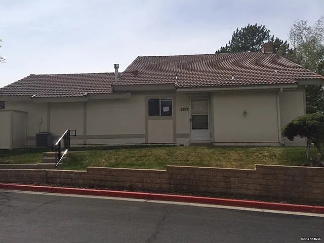 1211 Laredo Ct photo 1