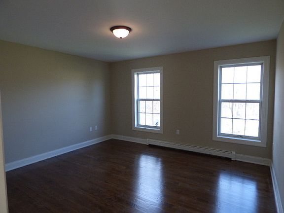 3rd image of 3 Oxford Dr