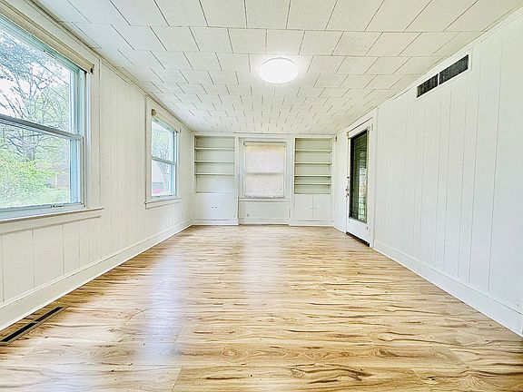 3rd image of 2716 Fawn Ave