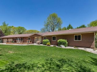 3015 Valleywood Dr SW, Rochester, MN 55902