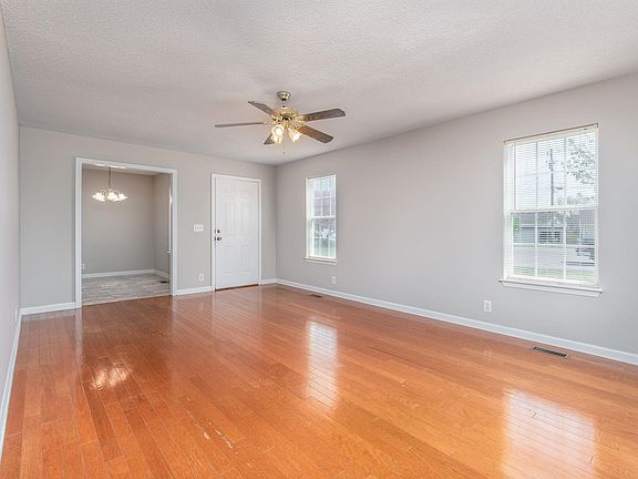 2nd image of 107 Appomattox Ct