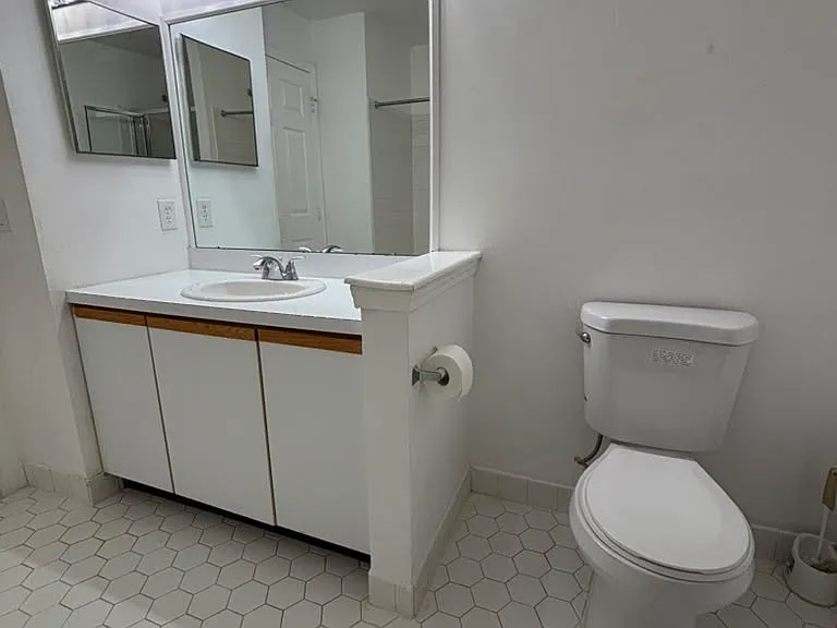 20 Ashby Lane3 Master Front — Photo 5