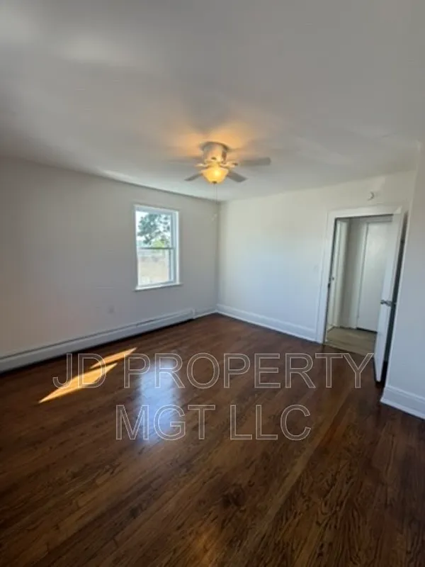 3 bed, 1.0 bath, $2,800 — Photo 3