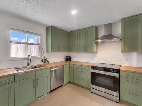 74 W Eldorado Rd SE, Airdrie, AB T4B 1C1