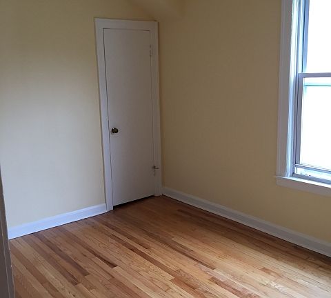 5th image of 1436 W Montrose Ave #1