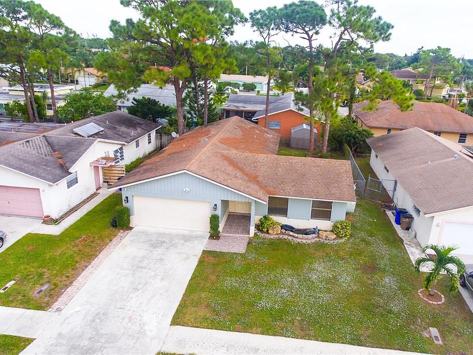 1st image of 374 SW 32 Terrace