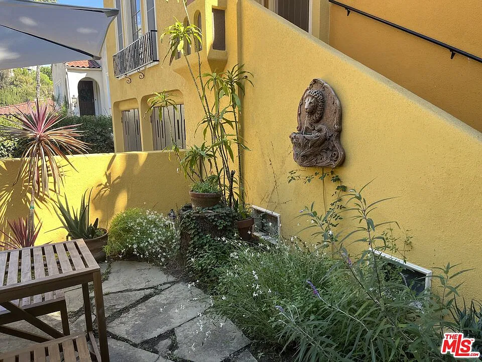 2 bed, 1.5 bath, 1200 sqft, $4,750 — Photo 3