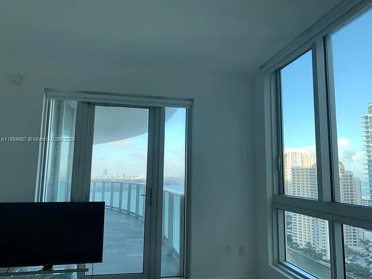 300 S Biscayne Blvd #T-1908 — Photo 7