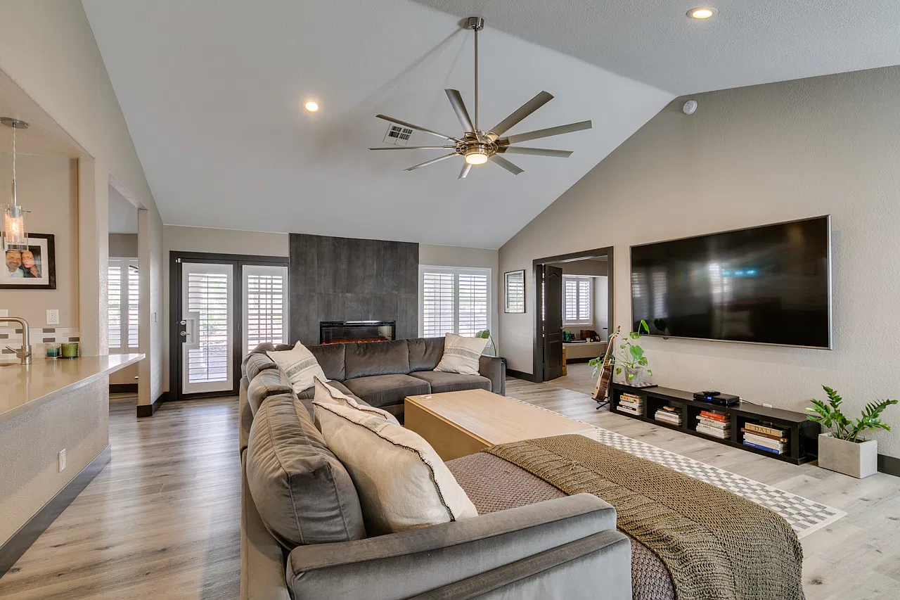 4 bed, 2585 sqft, $3,500 — Photo 4