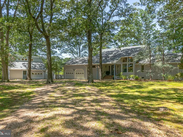 621 Harbor Dr, Reedville, VA 22539