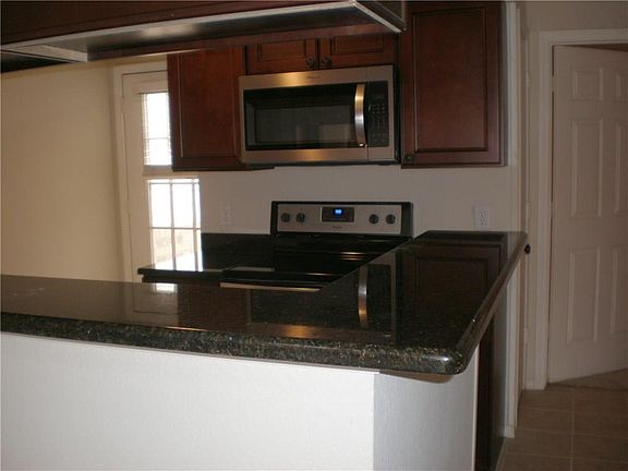 5th image of 3618 Clubview Dr