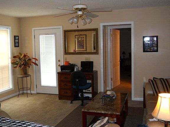 5th image of 410 S Woodburn Dr