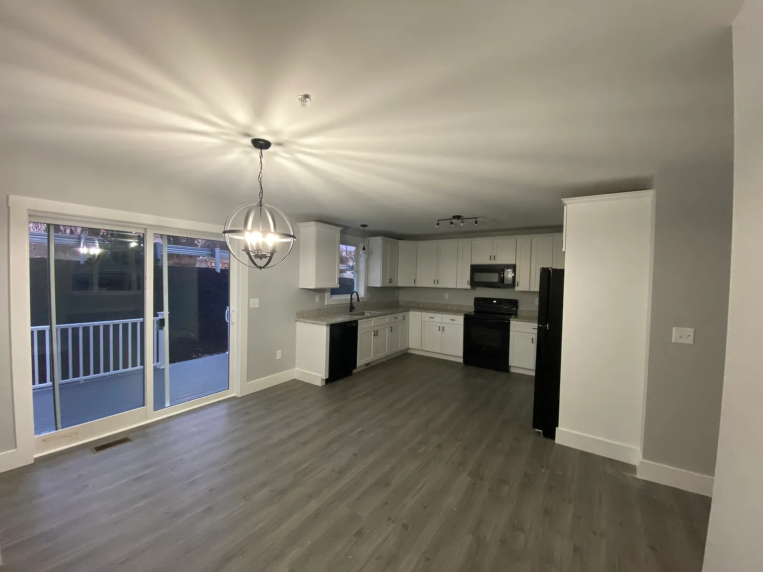3 bed, 1.5 bath, 2100 sqft, $2,650 — Photo 4