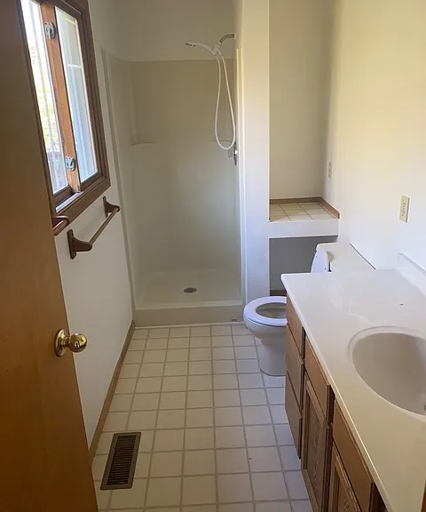2321 N Glenisle Ave #B — Photo 11