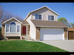 1411 E Valley Ridge Dr, Sandy, UT 84093