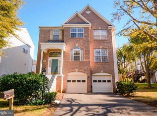 3011 Barkley Gate Ln, Fairfax, VA 22031