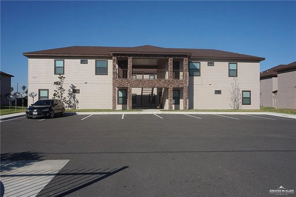 2 bed, 2.0 bath, 1050 sqft, $930 — Photo 1
