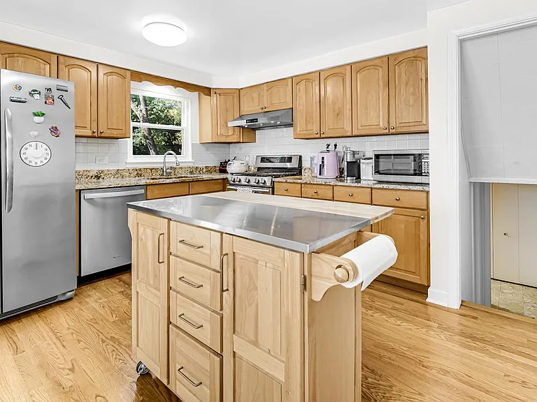319 Park Dr — Photo 6