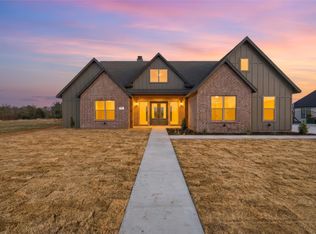 16 Pareya Cir, West, TX 76691
