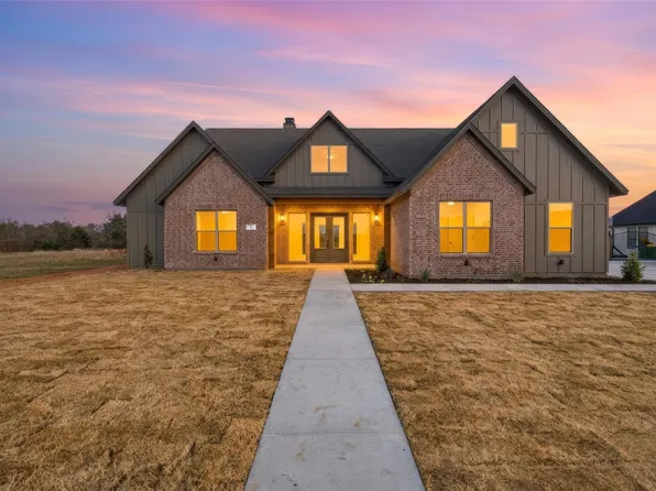 16 Pareya Cir, West, TX 76691