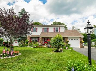 686 Woodlyn Dr, Langhorne, PA 19053