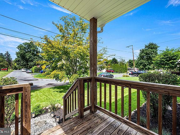 3rd image of 496 Kline Ave