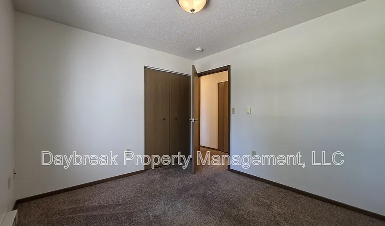 317 16th St S #4 — Photo 10
