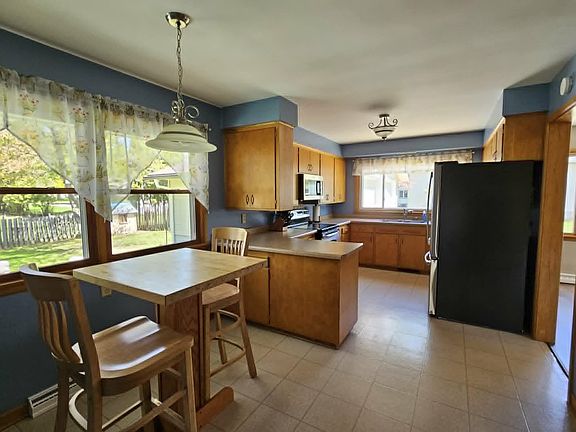 4th image of 455 E Ellefson St