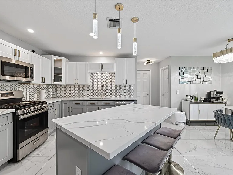 21202 Barker Canyon Ln — Photo 17