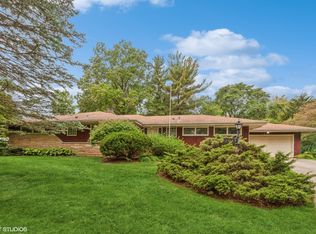 1141 Dove Ct, Naperville, IL 60540