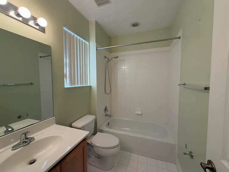 1712 Carvelle Dr — Photo 7
