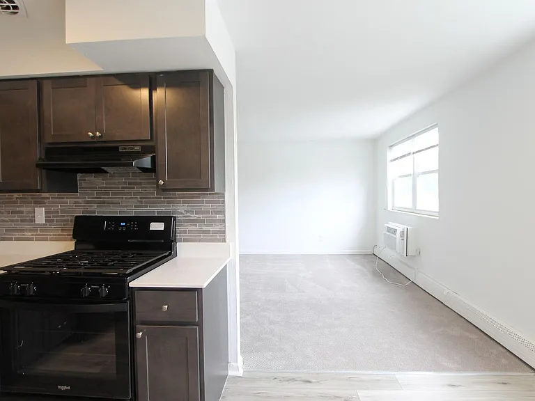 West Walnut Lane Apartments — Photo 45