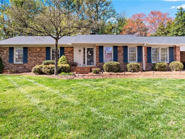 6850 Rollingwood Dr, Clemmons, NC 27012