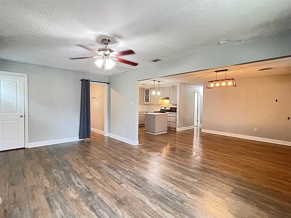 5th image of 808 Dumas Dr
