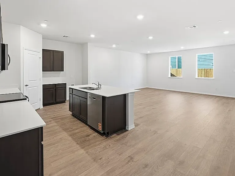 125 Arbor Dr — Photo 2