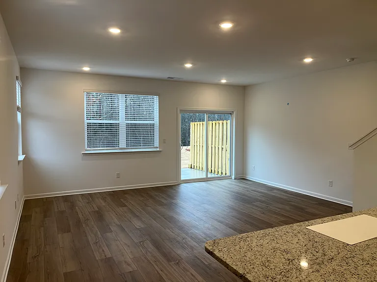 228 Kenoot Dr — Photo 5