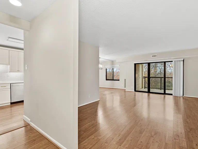 309 Yoakum Pkwy #509 — Photo 4