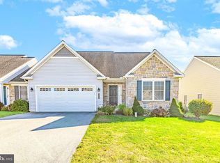 5256 Stonefield Dr, Mount Joy, PA 17552