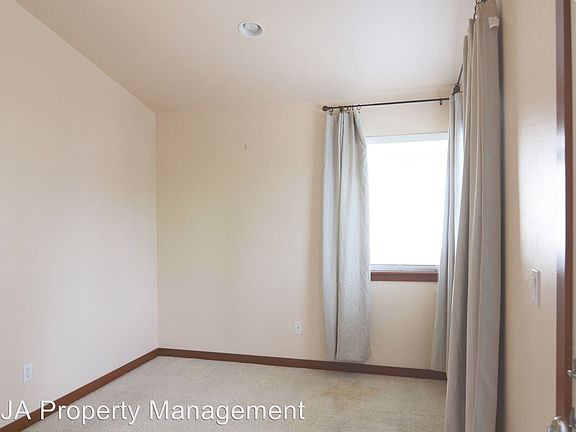 5th image of 9517 NE 8th St