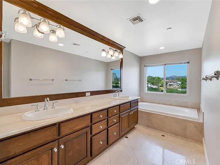 32174 Beachlake Ln — Photo 14