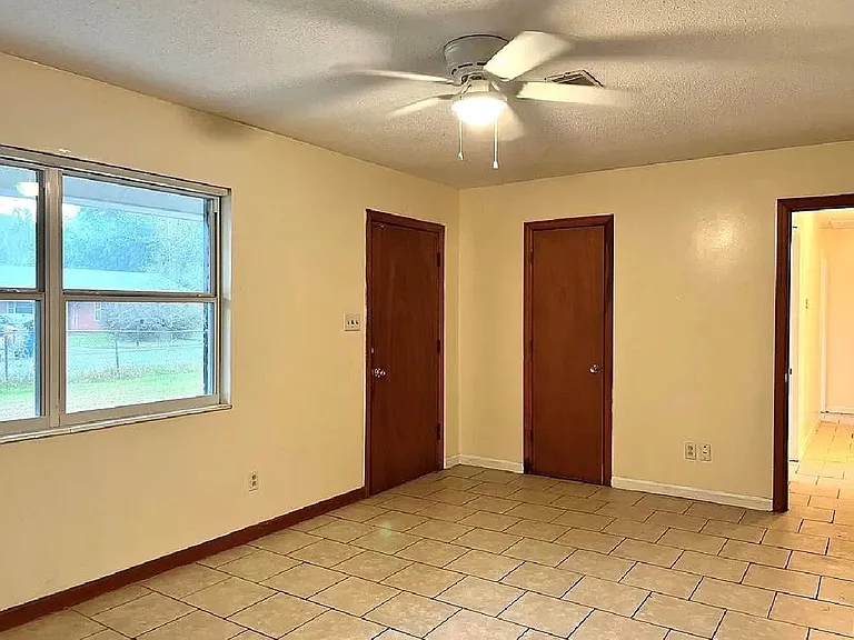 2226 Formosa Cir — Photo 2