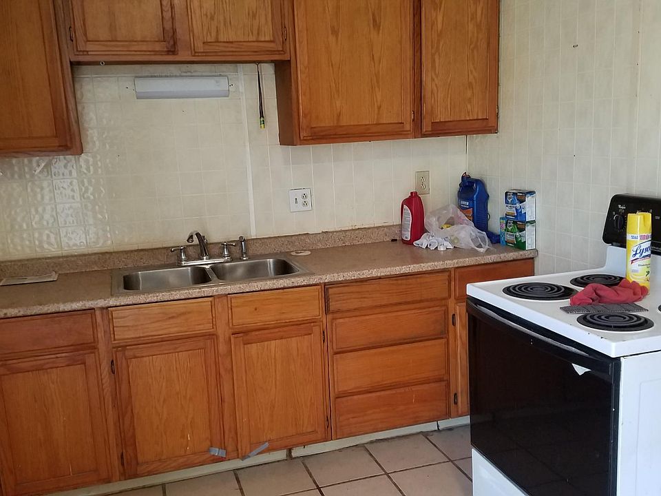 2nd image of 2401 S Scott Ave
