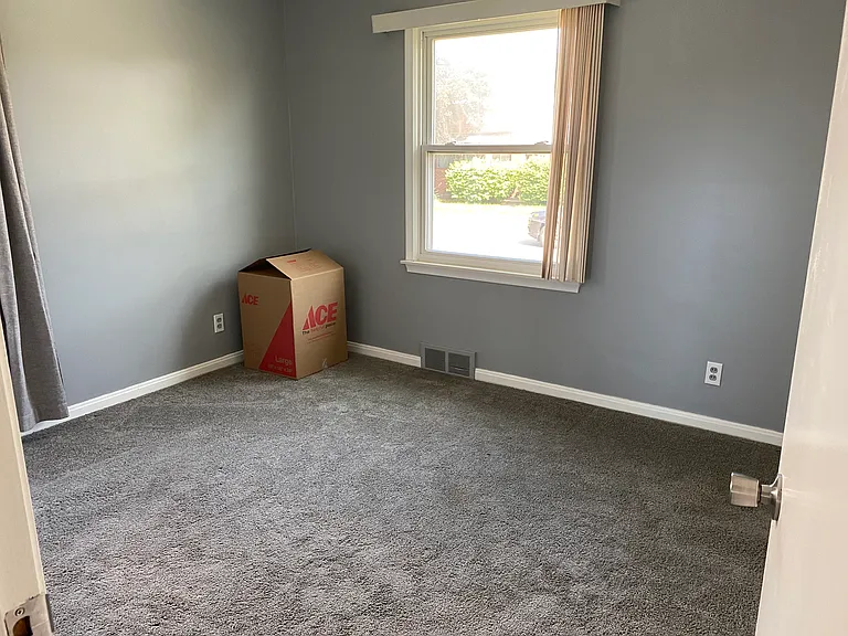 528 E Cambourne St — Photo 28