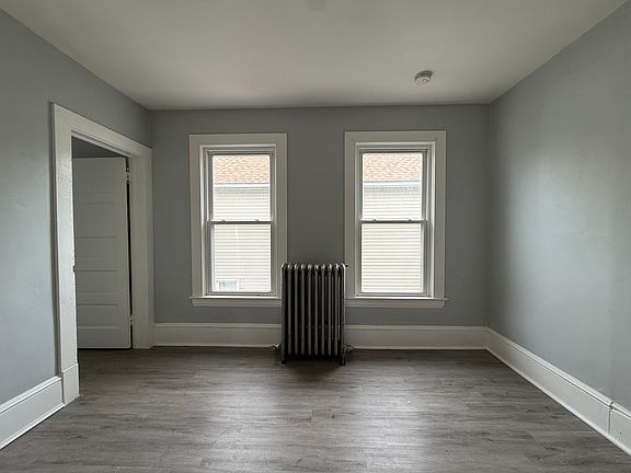 3rd image of 2204 Hurley Ave #Up