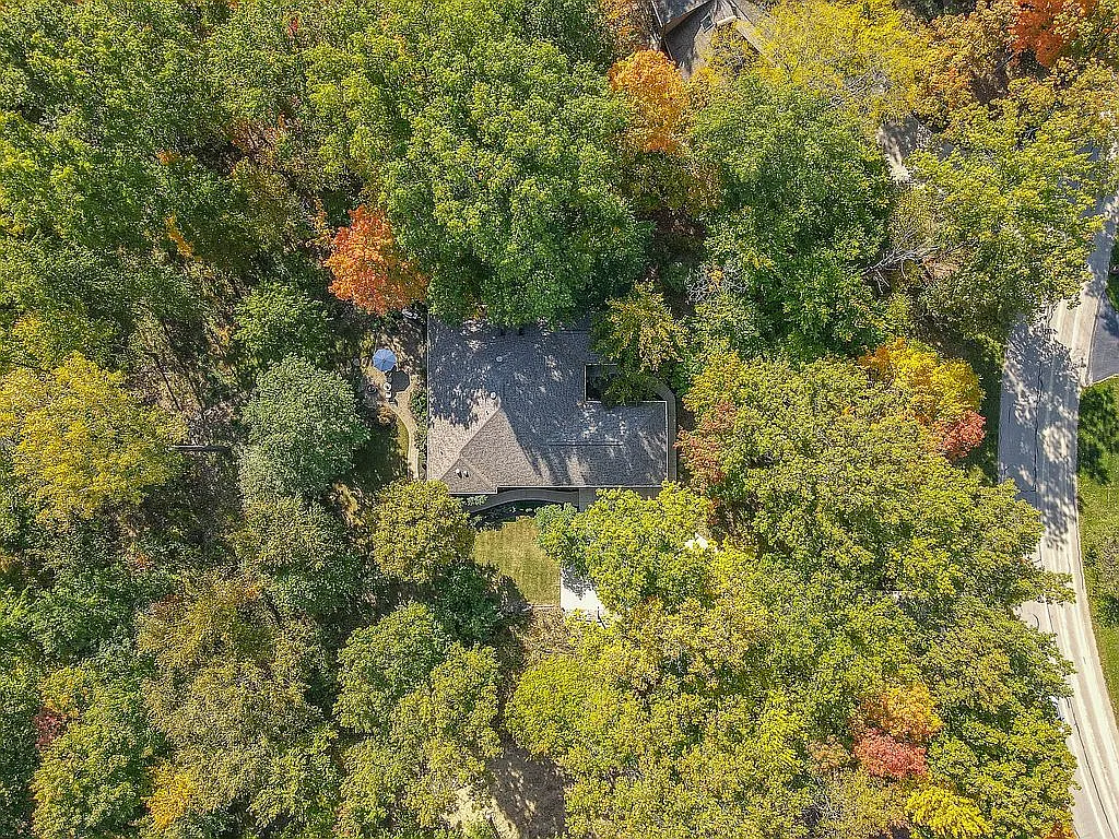 140 Woodland Dr photo 1